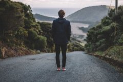 如何识别你的限制性信念并克服它们